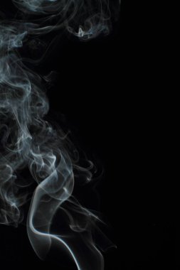 Siyah arkaplanda beyaz duman dokusu