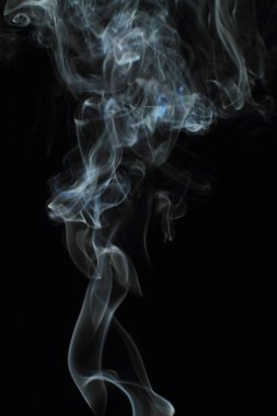 Siyah arkaplanda beyaz duman dokusu