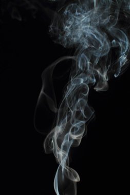 Siyah arkaplanda beyaz duman dokusu