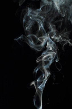 Siyah arkaplanda beyaz duman dokusu