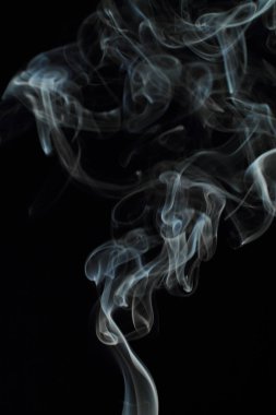 Siyah arkaplanda beyaz duman dokusu