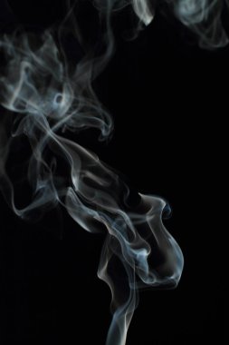 Siyah arkaplanda beyaz duman dokusu