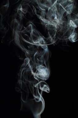 Siyah arkaplanda beyaz duman dokusu