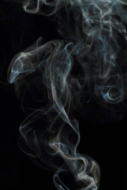 Siyah arkaplanda beyaz duman dokusu
