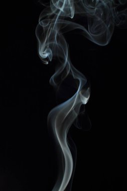 Siyah arkaplanda beyaz duman dokusu