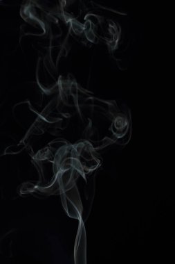 Siyah arkaplanda beyaz duman dokusu