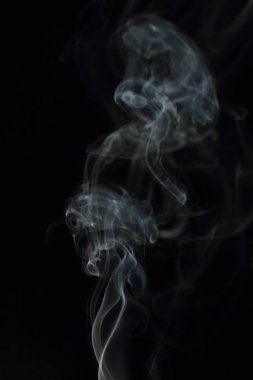Siyah arkaplanda beyaz duman dokusu