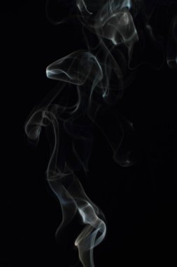 Siyah arkaplanda beyaz duman dokusu