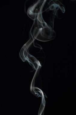 Siyah arkaplanda beyaz duman dokusu