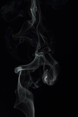 Siyah arkaplanda beyaz duman dokusu