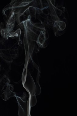 Siyah arkaplanda beyaz duman dokusu