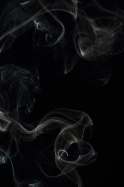 Siyah arkaplanda beyaz duman dokusu