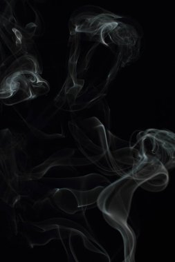 Siyah arkaplanda beyaz duman dokusu
