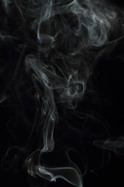 Siyah arkaplanda beyaz duman dokusu