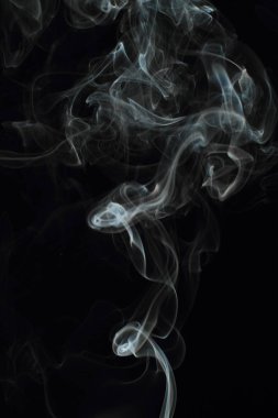 Siyah arkaplanda beyaz duman dokusu