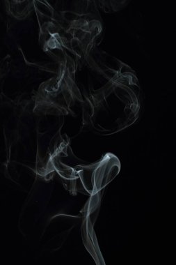 Siyah arkaplanda beyaz duman dokusu