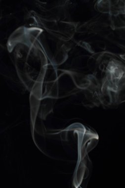 Siyah arkaplanda beyaz duman dokusu