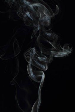 Siyah arkaplanda beyaz duman dokusu