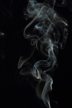 Siyah arkaplanda beyaz duman dokusu