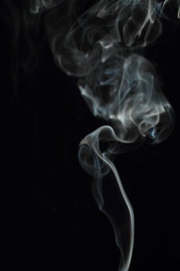 Siyah arkaplanda beyaz duman dokusu