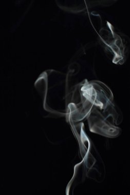 Siyah arkaplanda beyaz duman dokusu