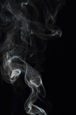 Siyah arkaplanda beyaz duman dokusu