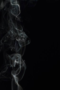 Siyah arkaplanda beyaz duman dokusu