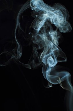 Siyah arkaplanda beyaz duman dokusu