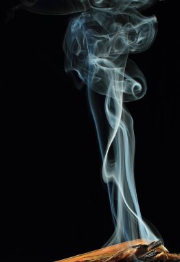 Siyah arkaplanda beyaz duman dokusu