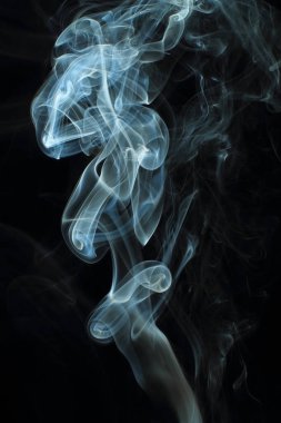 Siyah arkaplanda beyaz duman dokusu