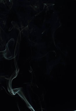 Siyah arkaplanda beyaz duman dokusu