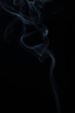 Siyah arkaplanda beyaz duman dokusu