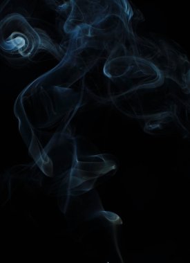 Siyah arkaplanda beyaz duman dokusu