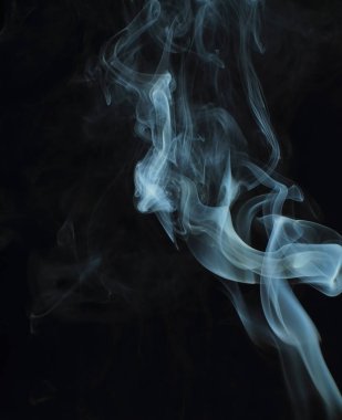 Siyah arkaplanda beyaz duman dokusu