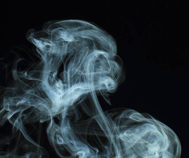 Siyah arkaplanda beyaz duman dokusu