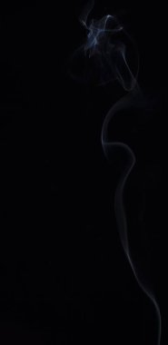 Siyah arkaplanda beyaz duman dokusu