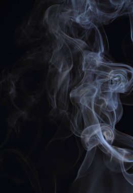 Siyah arkaplanda beyaz duman dokusu