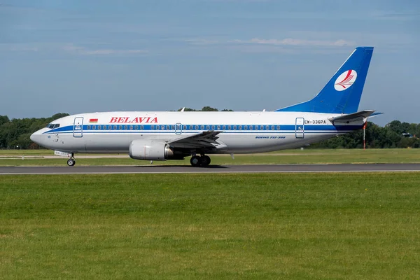 Belavia Boeing 737 pronta para decolagem — Fotografia de Stock