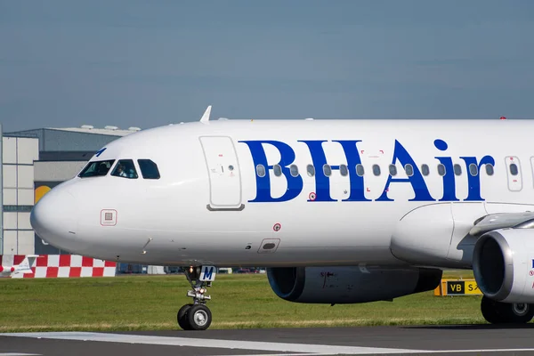 Vista aproximada de um BH Air Airbus A320 — Fotografia de Stock