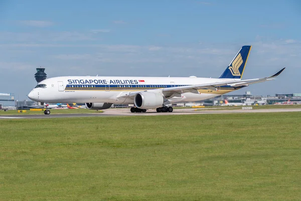 Singapore Airlines Airbus A350 taxiing para decolagem — Fotografia de Stock