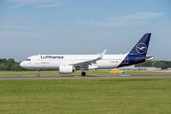 Lufthansa Airbus A320neo klaar om te opstijgen — Stockfoto