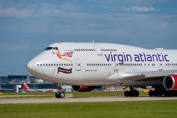 Vista frontal de um Boeing 747 da Virgin Atlantic. Este nome da aeronave w — Fotografia de Stock