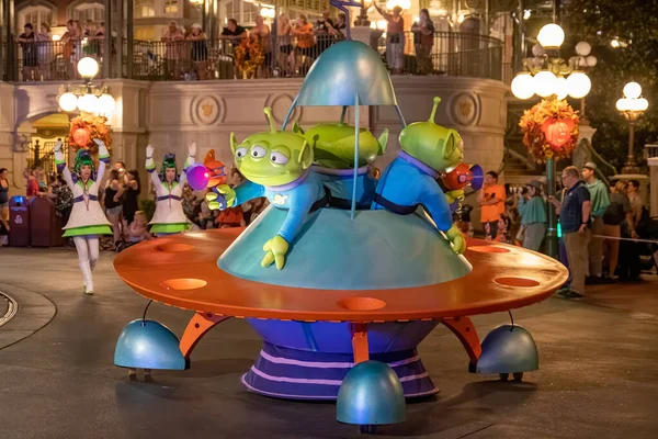 Speelgoedverhaal aliens drijven in Mickeys Boo naar je parade Rechtenvrije Stockafbeeldingen