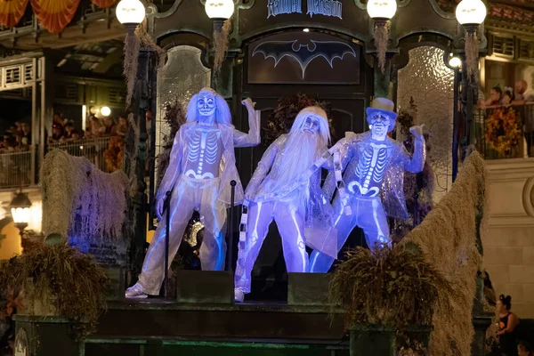 Drie liftende spookfiguren in Mickeys Boo voor jou Parade Rechtenvrije Stockfoto's