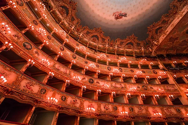 意大利威尼斯 2018年4月24日 意大利威尼斯歌剧院 歌剧院剧院的内饰和建筑细节 2018年4月24日 威尼斯 — 图库照片