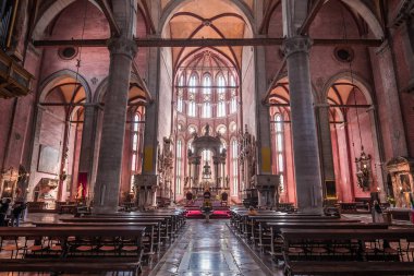 Venedik, İtalya, 25 Nisan 2018: iç mekanlar ve mimari detaylar San Giovanni e Paoli Kilisesi, 25 Nisan 2018, Venedik, İtalya