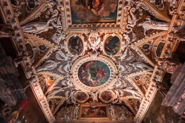 Venedik, İtalya, 21 Nisan 2018: iç mekanlar ve doge Sarayı, 21 Nisan 2018, Venedik, İtalya'nın mimari detaylar