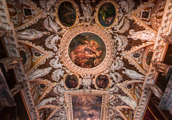 Venedik, İtalya, 21 Nisan 2018: iç mekanlar ve doge Sarayı, 21 Nisan 2018, Venedik, İtalya'nın mimari detaylar