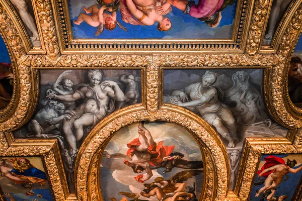 Venedik, İtalya, 21 Nisan 2018: iç mekanlar ve doge Sarayı, 21 Nisan 2018, Venedik, İtalya'nın mimari detaylar