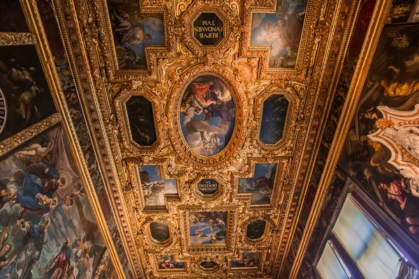 Venedik, İtalya, 21 Nisan 2018: iç mekanlar ve doge Sarayı, 21 Nisan 2018, Venedik, İtalya'nın mimari detaylar